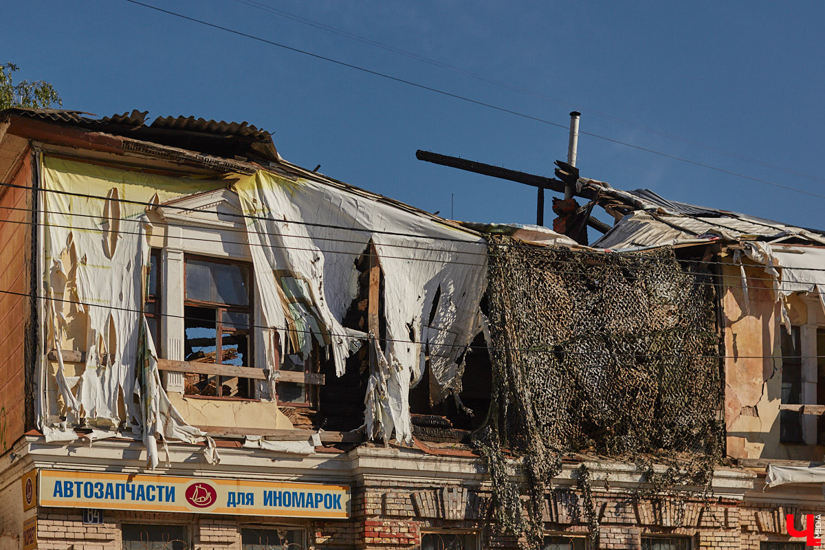 Во Владимире, без сомнения, есть на что посмотреть. Жаль только, его историческая часть находится в упадке, а гостям областного центра приходится то и дело натыкаться на различные поломки, строительные леса, ограждения и ленты, запрещающие проход. Мы посмотрели на любимый город глазами путешественников и составили подборку темных пятен на его туристической репутации.