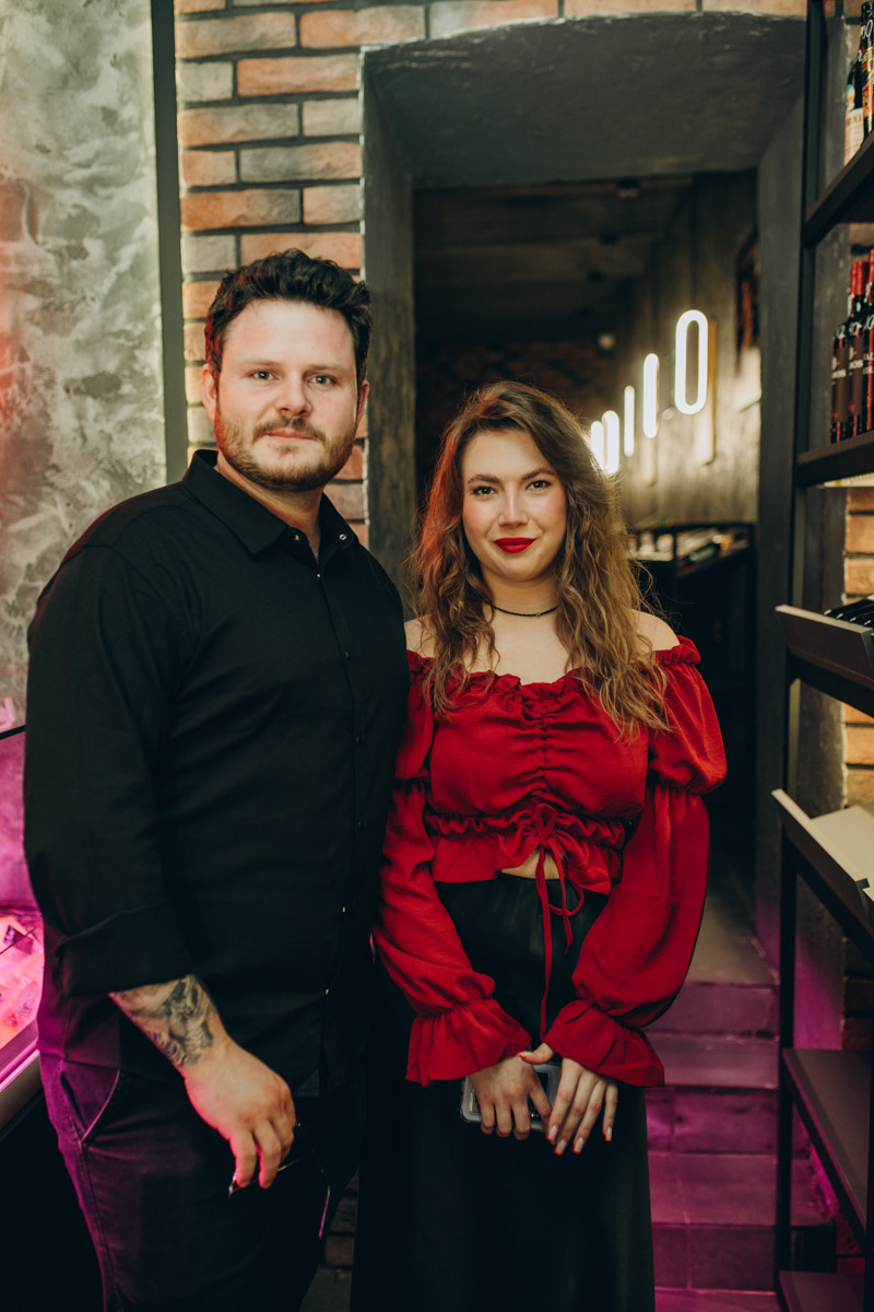 Утонченные и изысканные продукты теперь в шаговой доступности. Недавно в центре Владимира открылся гастробутик с широчайшим ассортиментом эксклюзивных деликатесов и напитков. Кстати, зайти туда можно не только за покупками, но и за приятной атмосферой. Подробнее о новой локации читайте в нашей статье.