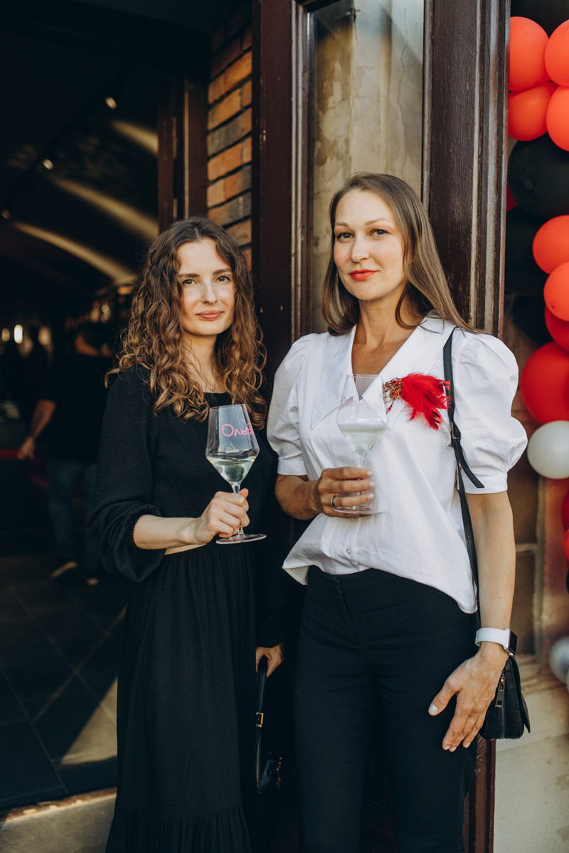 Утонченные и изысканные продукты теперь в шаговой доступности. Недавно в центре Владимира открылся гастробутик с широчайшим ассортиментом эксклюзивных деликатесов и напитков. Кстати, зайти туда можно не только за покупками, но и за приятной атмосферой. Подробнее о новой локации читайте в нашей статье.