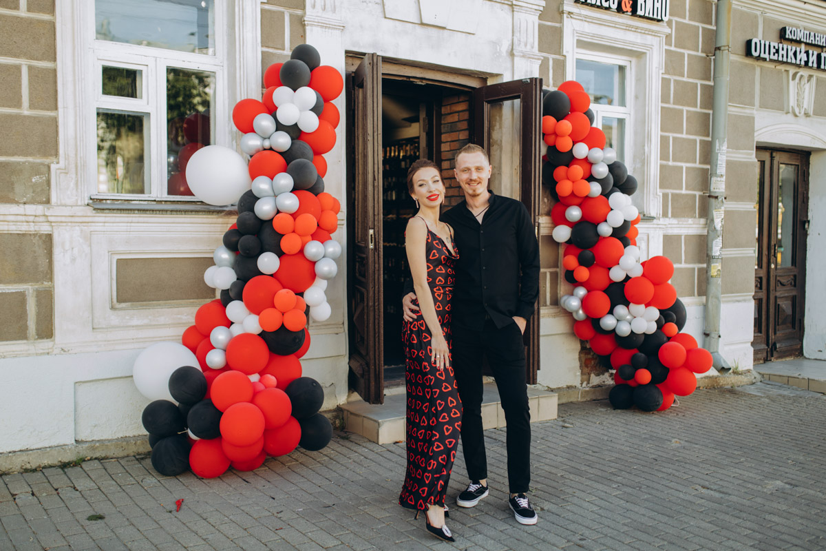 Утонченные и изысканные продукты теперь в шаговой доступности. Недавно в центре Владимира открылся гастробутик с широчайшим ассортиментом эксклюзивных деликатесов и напитков. Кстати, зайти туда можно не только за покупками, но и за приятной атмосферой. Подробнее о новой локации читайте в нашей статье.