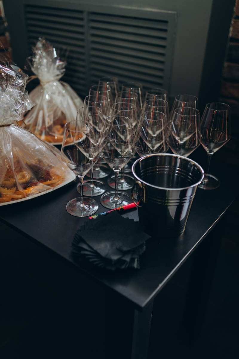 Утонченные и изысканные продукты теперь в шаговой доступности. Недавно в центре Владимира открылся гастробутик с широчайшим ассортиментом эксклюзивных деликатесов и напитков. Кстати, зайти туда можно не только за покупками, но и за приятной атмосферой. Подробнее о новой локации читайте в нашей статье.