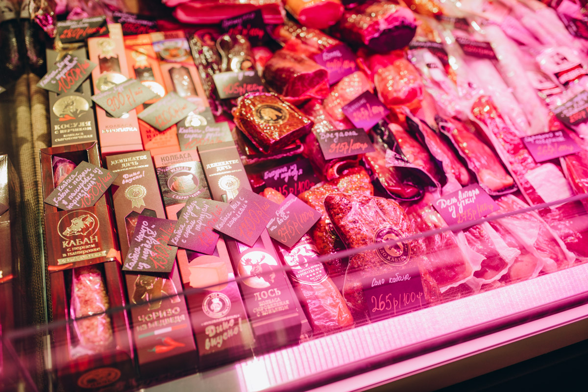 Утонченные и изысканные продукты теперь в шаговой доступности. Недавно в центре Владимира открылся гастробутик с широчайшим ассортиментом эксклюзивных деликатесов и напитков. Кстати, зайти туда можно не только за покупками, но и за приятной атмосферой. Подробнее о новой локации читайте в нашей статье.