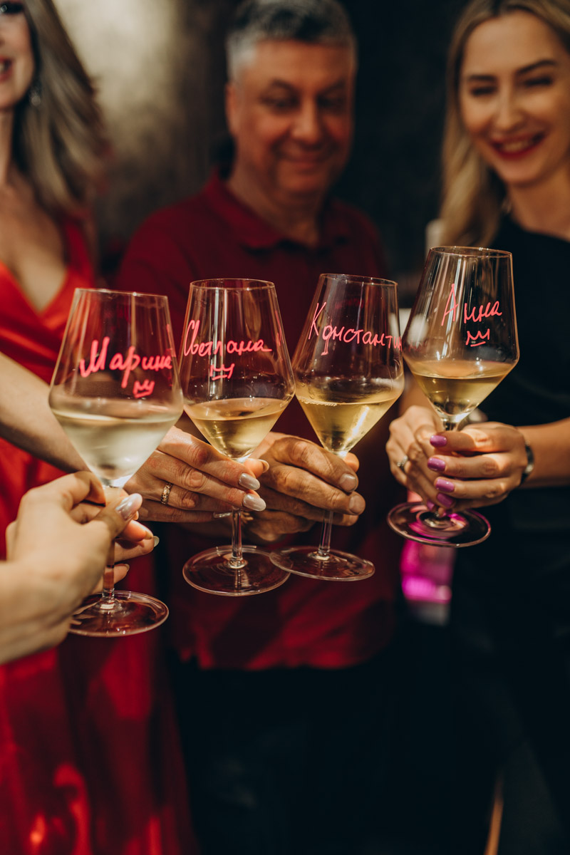 Утонченные и изысканные продукты теперь в шаговой доступности. Недавно в центре Владимира открылся гастробутик с широчайшим ассортиментом эксклюзивных деликатесов и напитков. Кстати, зайти туда можно не только за покупками, но и за приятной атмосферой. Подробнее о новой локации читайте в нашей статье.