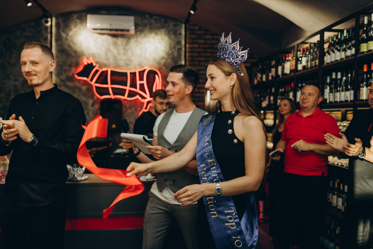 Утонченные и изысканные продукты теперь в шаговой доступности. Недавно в центре Владимира открылся гастробутик с широчайшим ассортиментом эксклюзивных деликатесов и напитков. Кстати, зайти туда можно не только за покупками, но и за приятной атмосферой. Подробнее о новой локации читайте в нашей статье.