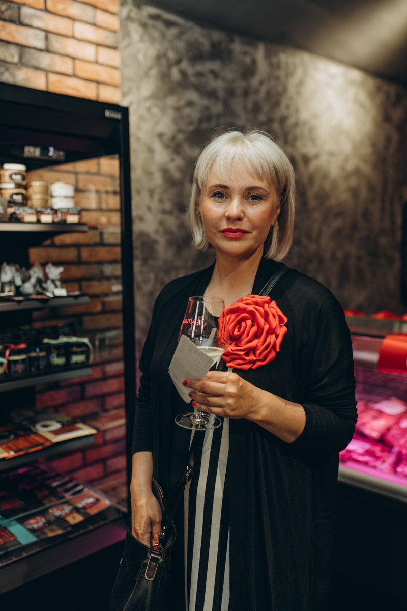 Утонченные и изысканные продукты теперь в шаговой доступности. Недавно в центре Владимира открылся гастробутик с широчайшим ассортиментом эксклюзивных деликатесов и напитков. Кстати, зайти туда можно не только за покупками, но и за приятной атмосферой. Подробнее о новой локации читайте в нашей статье.