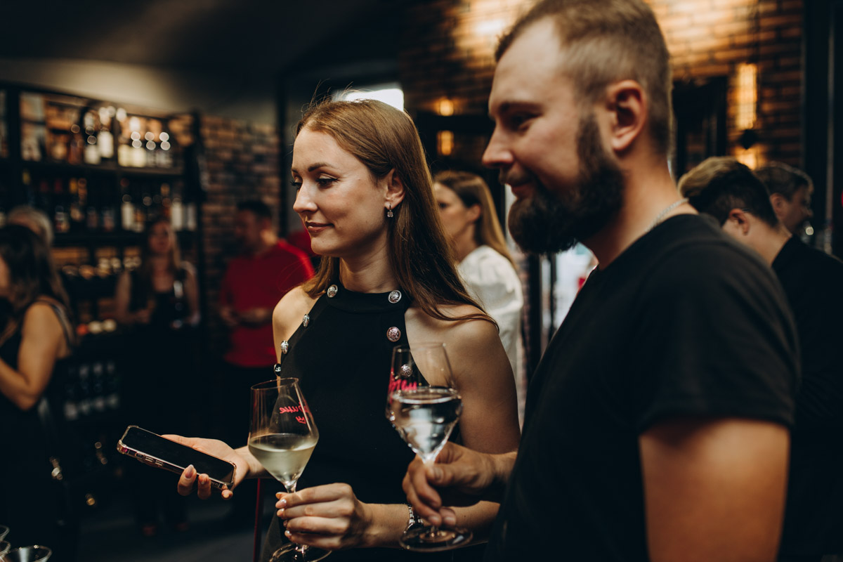 Утонченные и изысканные продукты теперь в шаговой доступности. Недавно в центре Владимира открылся гастробутик с широчайшим ассортиментом эксклюзивных деликатесов и напитков. Кстати, зайти туда можно не только за покупками, но и за приятной атмосферой. Подробнее о новой локации читайте в нашей статье.