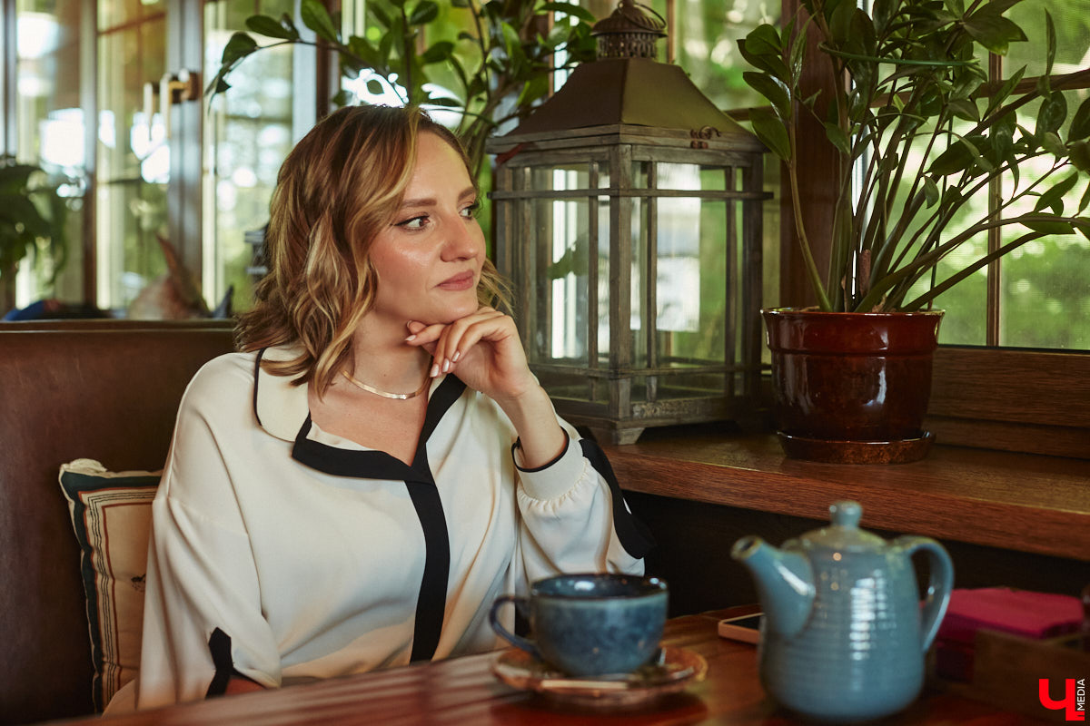 Девять лет назад Светлана Аркадьева зарегистрировала свою фирму, оказывающую комплексные услуги по решению бизнес-задач. О развитии своего дела, личностном росте, помощи людям и детских мечтах, претворенных в жизнь, «Ключ-Медиа» расспросил успешную бизнес-леди на встрече за чашечкой чая.