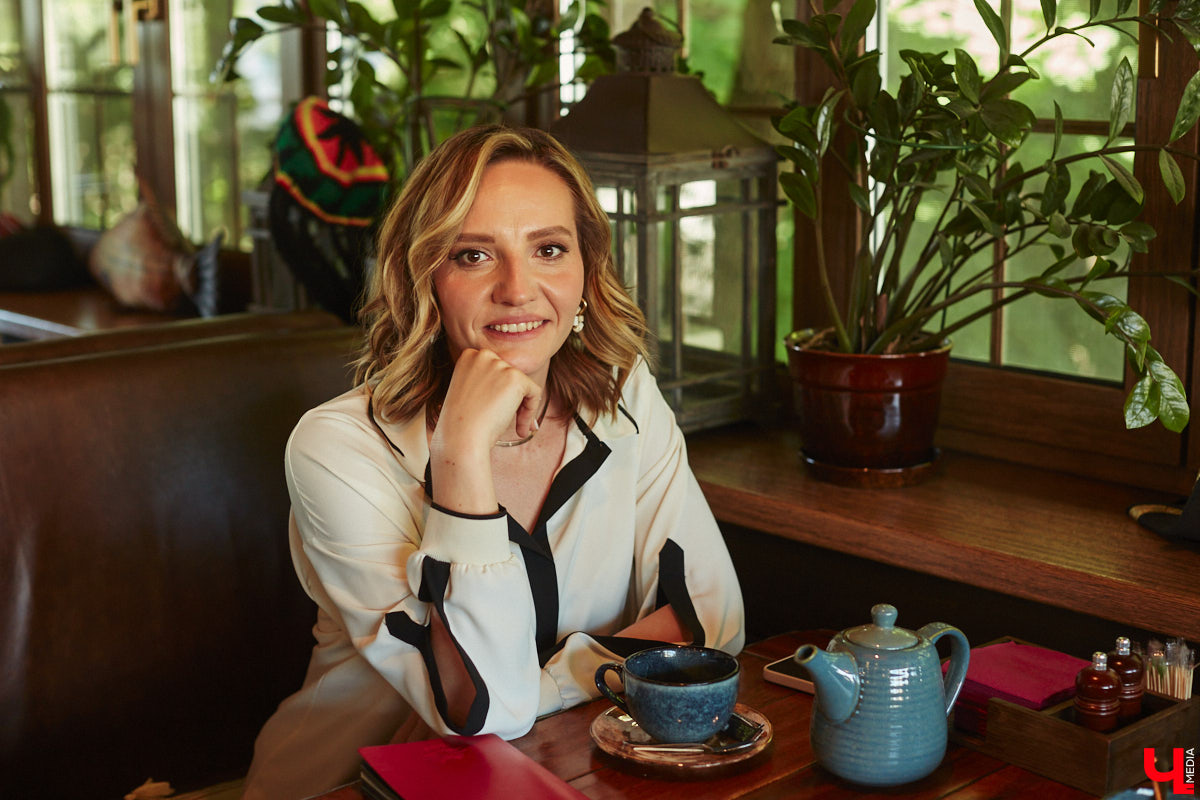 Девять лет назад Светлана Аркадьева зарегистрировала свою фирму, оказывающую комплексные услуги по решению бизнес-задач. О развитии своего дела, личностном росте, помощи людям и детских мечтах, претворенных в жизнь, «Ключ-Медиа» расспросил успешную бизнес-леди на встрече за чашечкой чая.