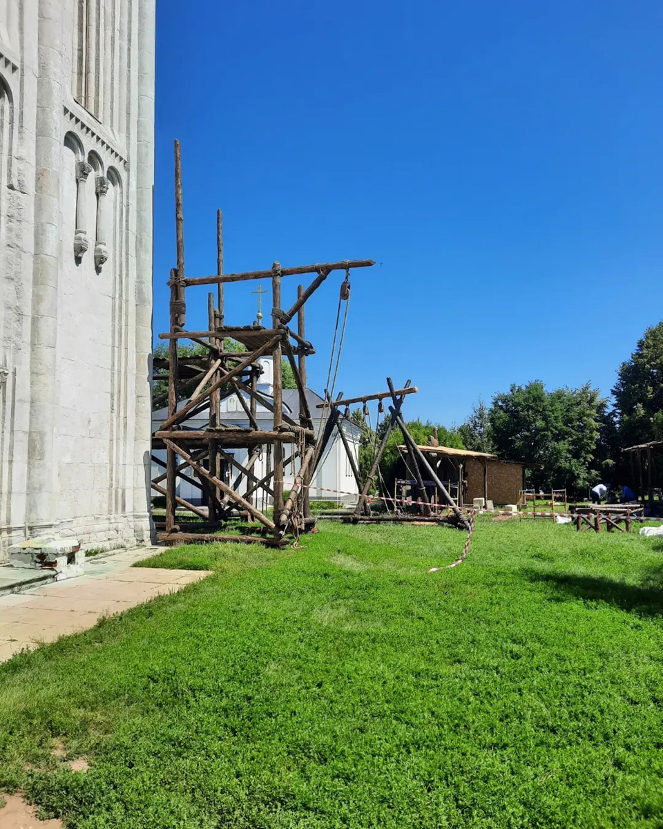 Во Владимирской области планируют снимать еще один фильм, на этот раз историческую картину про эпоху князя Боголюбского. Группа будет работать в Суздальском районе и Юрьеве-Польском. На время съемок для посещения закроют некоторые храмы и соборы, а также историко-ландшафтный комплекс «Боголюбовский луг».