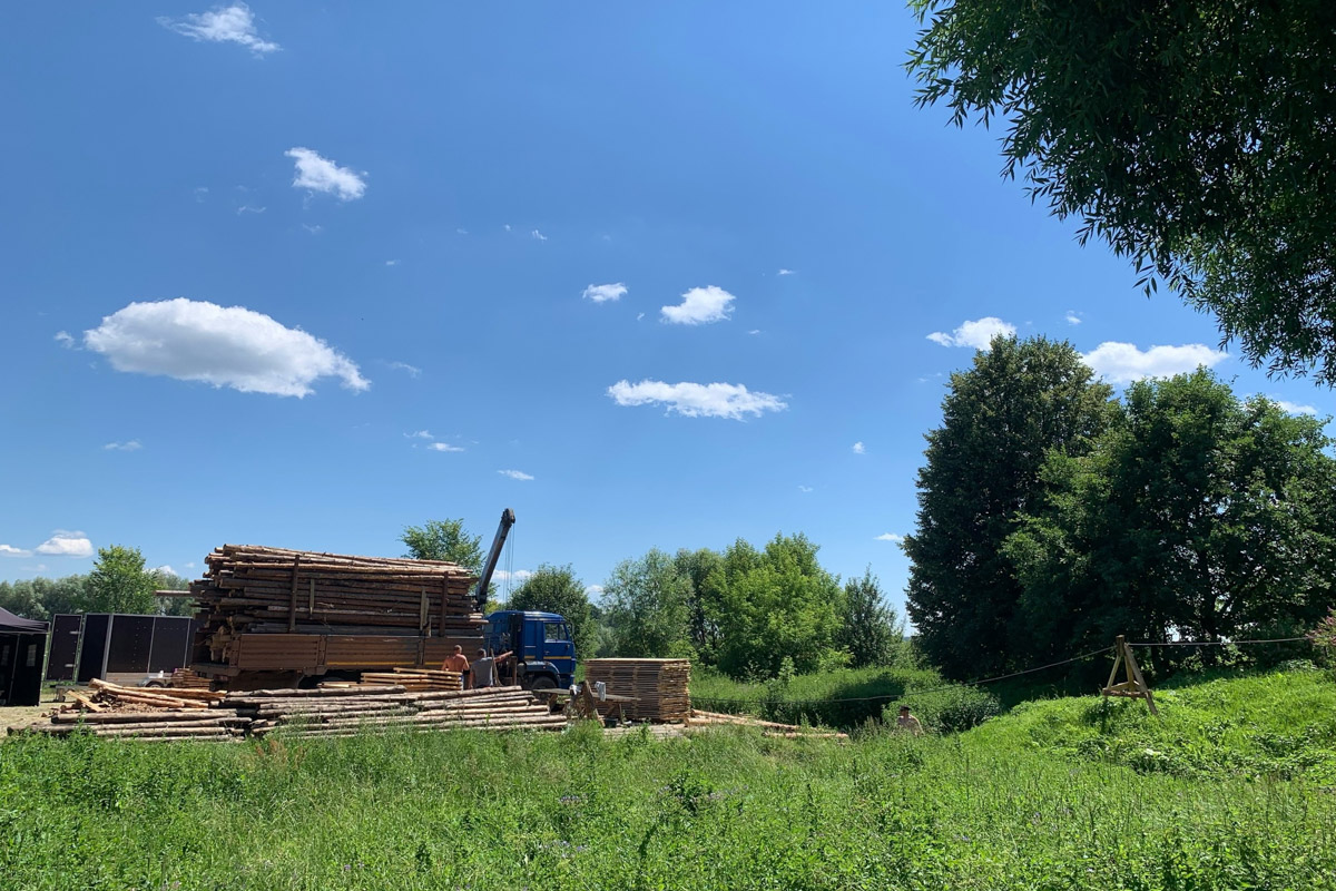 Во Владимирской области планируют снимать еще один фильм, на этот раз историческую картину про эпоху князя Боголюбского. Группа будет работать в Суздальском районе и Юрьеве-Польском. На время съемок для посещения закроют некоторые храмы и соборы, а также историко-ландшафтный комплекс «Боголюбовский луг».