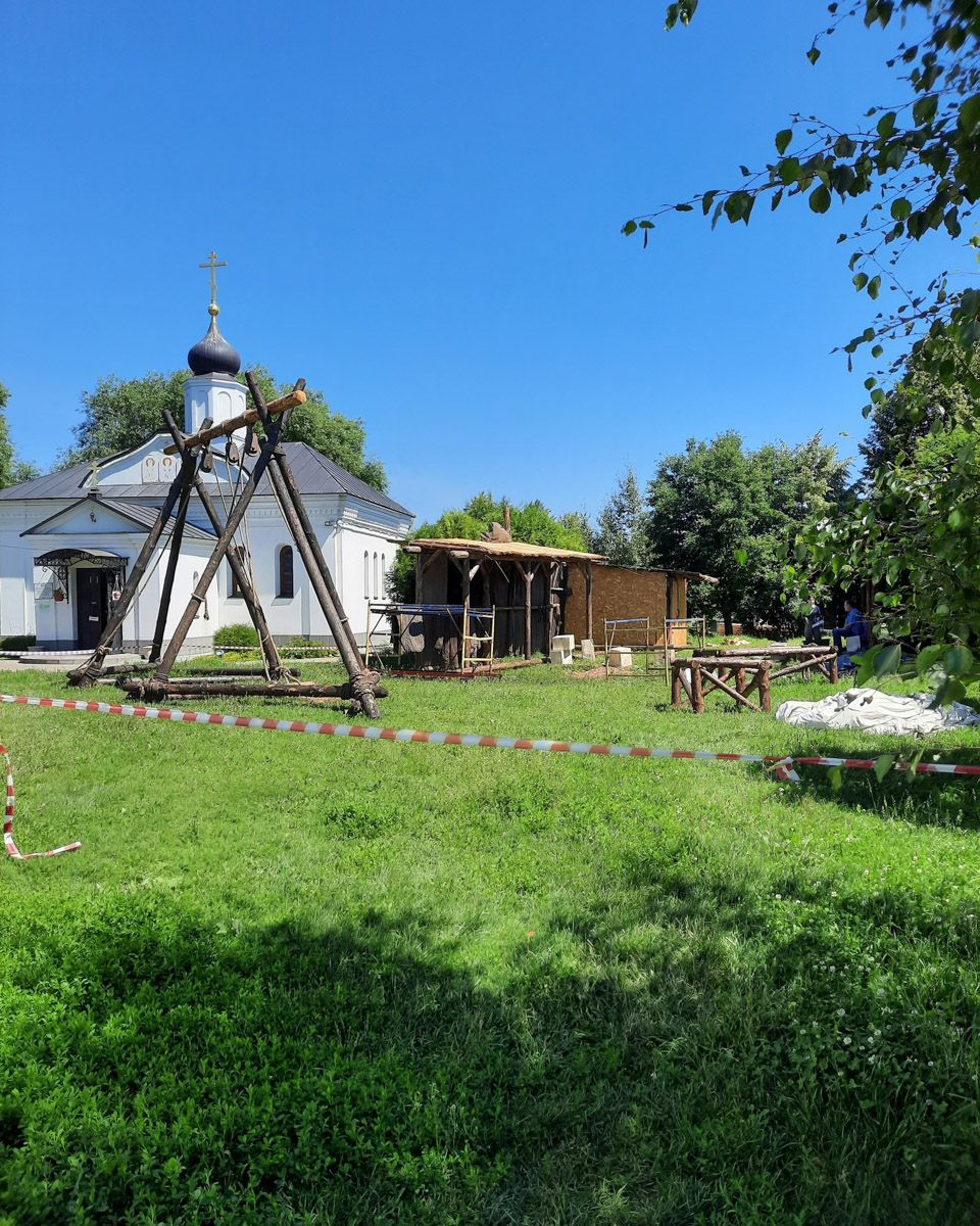 Во Владимирской области планируют снимать еще один фильм, на этот раз историческую картину про эпоху князя Боголюбского. Группа будет работать в Суздальском районе и Юрьеве-Польском. На время съемок для посещения закроют некоторые храмы и соборы, а также историко-ландшафтный комплекс «Боголюбовский луг».