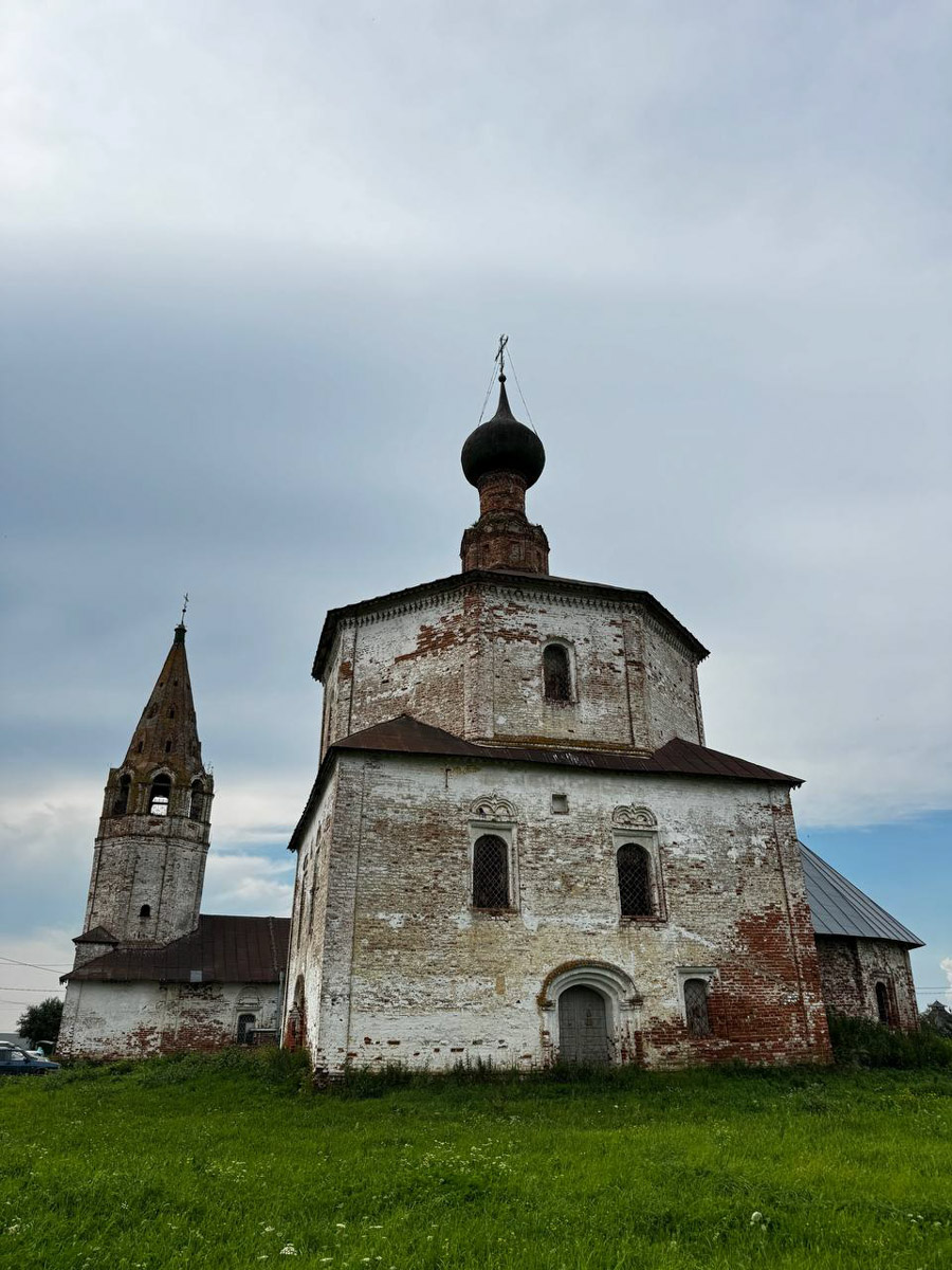 Суздаль любят не только простые туристы из разных уголков России, но и многие селебрити. В первый месяц лета 2024 года «звезды» также не обделили город-музей своим вниманием. Что же они там делали и по какому поводу приезжали?
