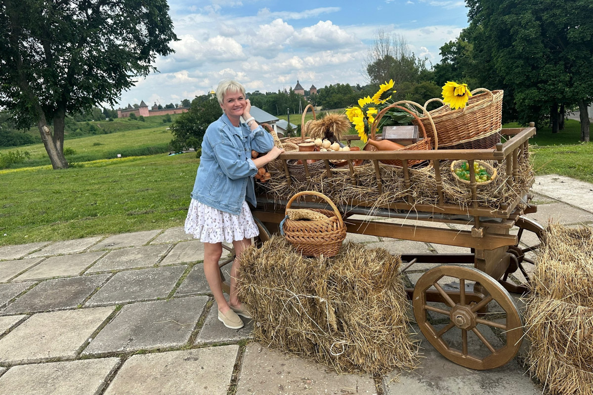 Суздаль любят не только простые туристы из разных уголков России, но и многие селебрити. В первый месяц лета 2024 года «звезды» также не обделили город-музей своим вниманием. Что же они там делали и по какому поводу приезжали?