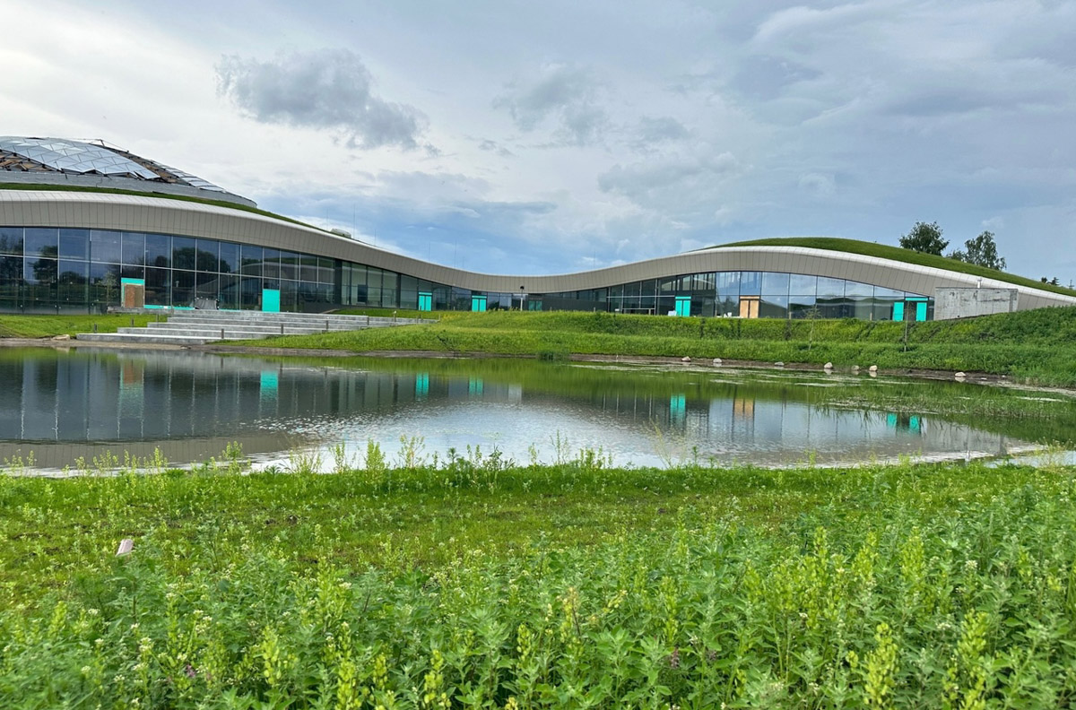 Скоро жители и туристы 33-го региона смогут насладиться целым спектром водных развлечений в рамках одного комплекса. Да, открытие аквапарка в Суздале не за горами. Состоится ли оно в августе и как выглядит популярная в будущем локация, узнал «Ключ-Медиа».