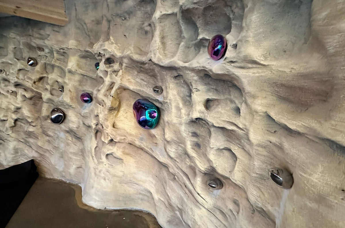 Скоро жители и туристы 33-го региона смогут насладиться целым спектром водных развлечений в рамках одного комплекса. Да, открытие аквапарка в Суздале не за горами. Состоится ли оно в августе и как выглядит популярная в будущем локация, узнал «Ключ-Медиа».