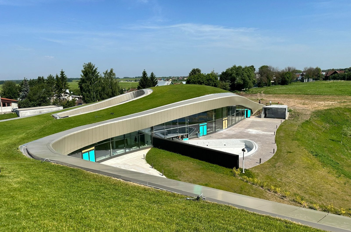 Скоро жители и туристы 33-го региона смогут насладиться целым спектром водных развлечений в рамках одного комплекса. Да, открытие аквапарка в Суздале не за горами. Состоится ли оно в августе и как выглядит популярная в будущем локация, узнал «Ключ-Медиа».