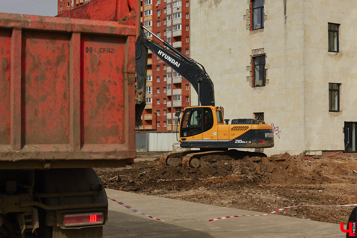 Массовая вырубка деревьев превращает областной центр в локацию из вселенной Mad Max. Воспрепятствовать появлению пустоши на месте цветущего города решили владимирские урбанисты. В чем заключается суть их нового проекта по увеличению зеленого фонда и кто может принять в нем участие, выяснил «Ключ-Медиа».