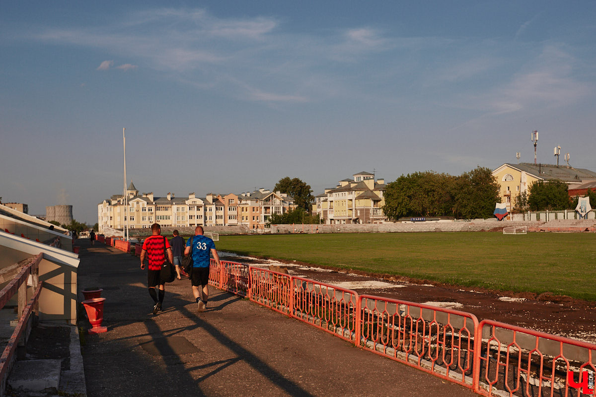 Во Владимире начали обновлять беговые дорожки на стадионе «Лыбедь», а на «Торпедо» закрыли большую арену из-за аварийного состояния трибун. В то же время архитекторы показали рендеры будущего Центра спортивной борьбы на Суздальском проспекте. Если вы ведете здоровый образ жизни, вам наверняка интересно узнать обо всем подробнее.