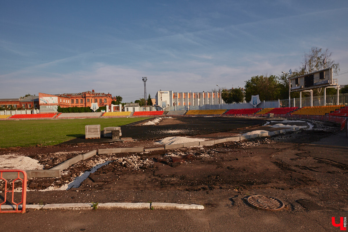 Во Владимире начали обновлять беговые дорожки на стадионе «Лыбедь», а на «Торпедо» закрыли большую арену из-за аварийного состояния трибун. В то же время архитекторы показали рендеры будущего Центра спортивной борьбы на Суздальском проспекте. Если вы ведете здоровый образ жизни, вам наверняка интересно узнать обо всем подробнее.