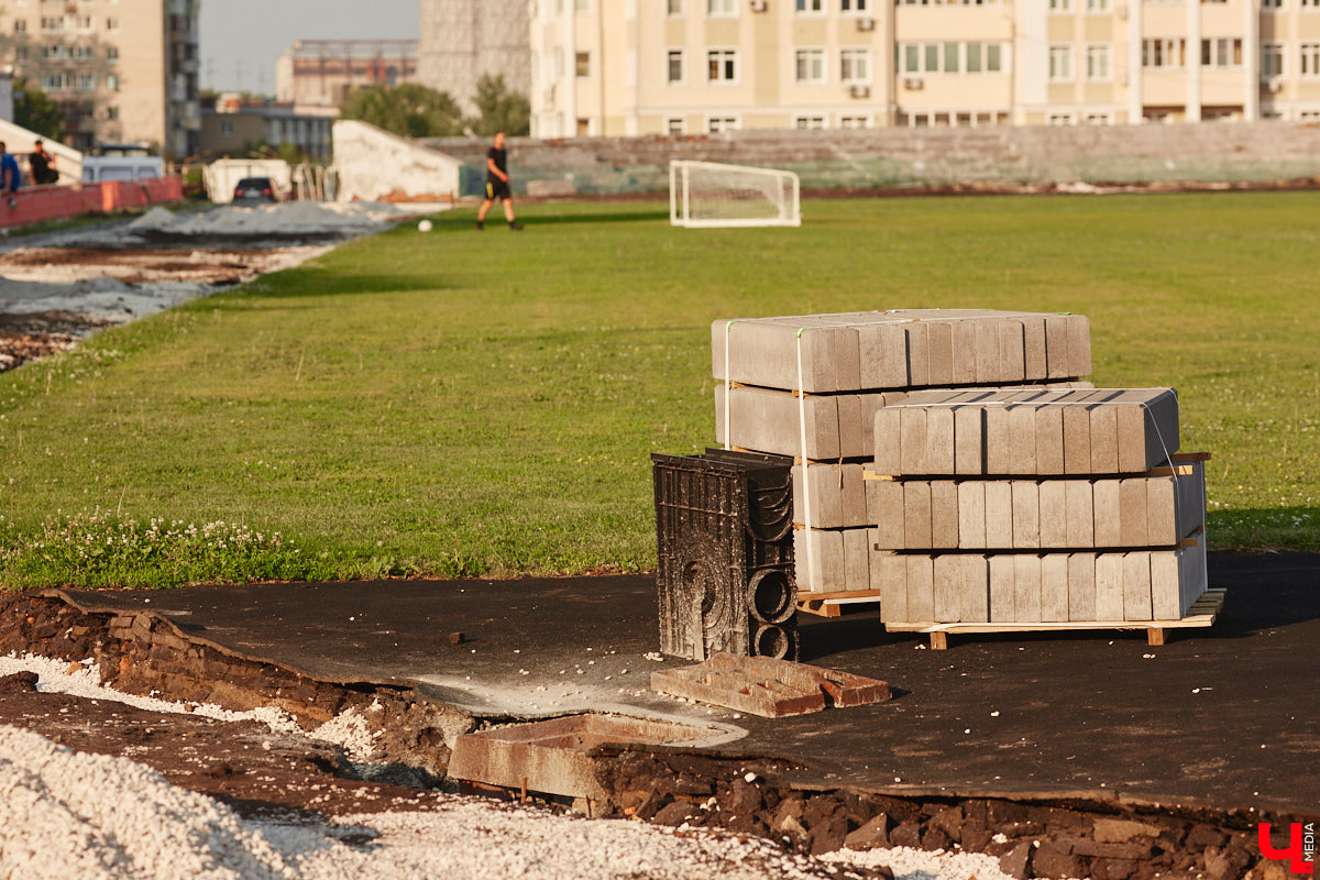 Во Владимире начали обновлять беговые дорожки на стадионе «Лыбедь», а на «Торпедо» закрыли большую арену из-за аварийного состояния трибун. В то же время архитекторы показали рендеры будущего Центра спортивной борьбы на Суздальском проспекте. Если вы ведете здоровый образ жизни, вам наверняка интересно узнать обо всем подробнее.