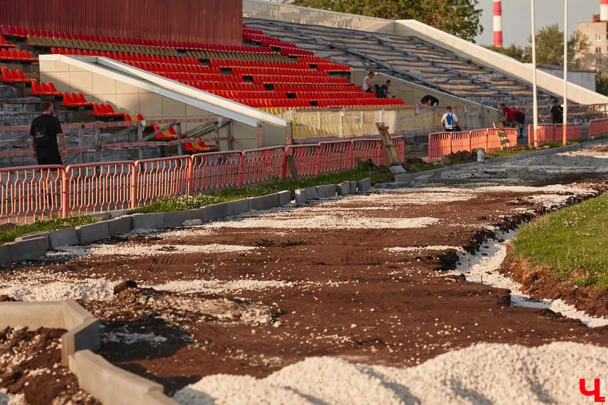 Во Владимире начали обновлять беговые дорожки на стадионе «Лыбедь», а на «Торпедо» закрыли большую арену из-за аварийного состояния трибун. В то же время архитекторы показали рендеры будущего Центра спортивной борьбы на Суздальском проспекте. Если вы ведете здоровый образ жизни, вам наверняка интересно узнать обо всем подробнее.