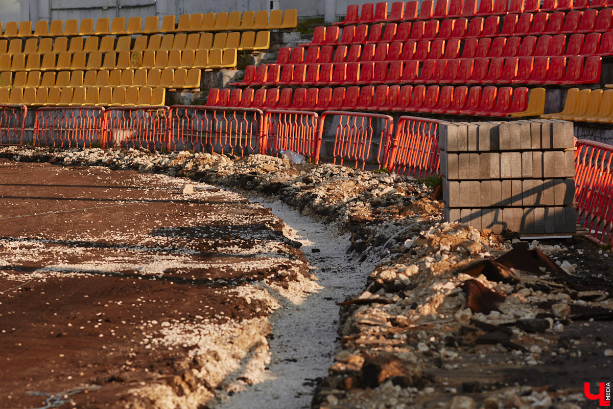 Во Владимире начали обновлять беговые дорожки на стадионе «Лыбедь», а на «Торпедо» закрыли большую арену из-за аварийного состояния трибун. В то же время архитекторы показали рендеры будущего Центра спортивной борьбы на Суздальском проспекте. Если вы ведете здоровый образ жизни, вам наверняка интересно узнать обо всем подробнее.