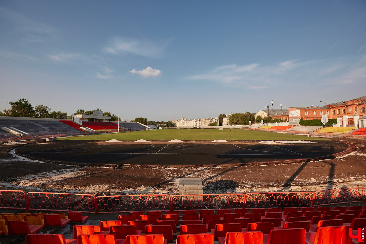 Во Владимире начали обновлять беговые дорожки на стадионе «Лыбедь», а на «Торпедо» закрыли большую арену из-за аварийного состояния трибун. В то же время архитекторы показали рендеры будущего Центра спортивной борьбы на Суздальском проспекте. Если вы ведете здоровый образ жизни, вам наверняка интересно узнать обо всем подробнее.