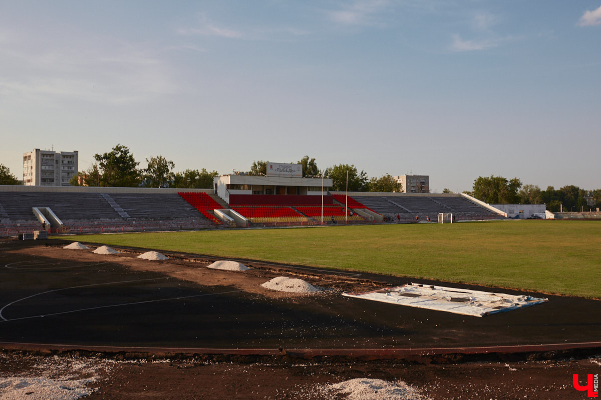 Во Владимире начали обновлять беговые дорожки на стадионе «Лыбедь», а на «Торпедо» закрыли большую арену из-за аварийного состояния трибун. В то же время архитекторы показали рендеры будущего Центра спортивной борьбы на Суздальском проспекте. Если вы ведете здоровый образ жизни, вам наверняка интересно узнать обо всем подробнее.