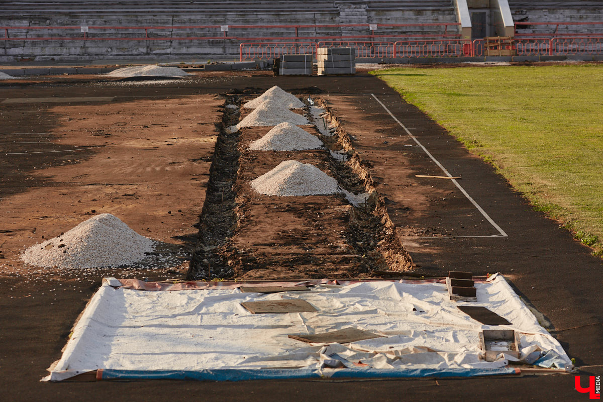 Во Владимире начали обновлять беговые дорожки на стадионе «Лыбедь», а на «Торпедо» закрыли большую арену из-за аварийного состояния трибун. В то же время архитекторы показали рендеры будущего Центра спортивной борьбы на Суздальском проспекте. Если вы ведете здоровый образ жизни, вам наверняка интересно узнать обо всем подробнее.