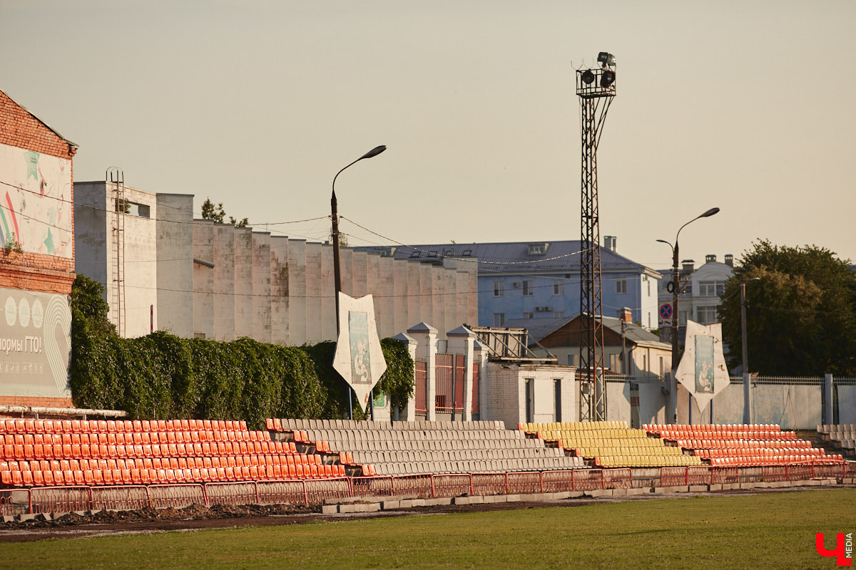 Во Владимире начали обновлять беговые дорожки на стадионе «Лыбедь», а на «Торпедо» закрыли большую арену из-за аварийного состояния трибун. В то же время архитекторы показали рендеры будущего Центра спортивной борьбы на Суздальском проспекте. Если вы ведете здоровый образ жизни, вам наверняка интересно узнать обо всем подробнее.