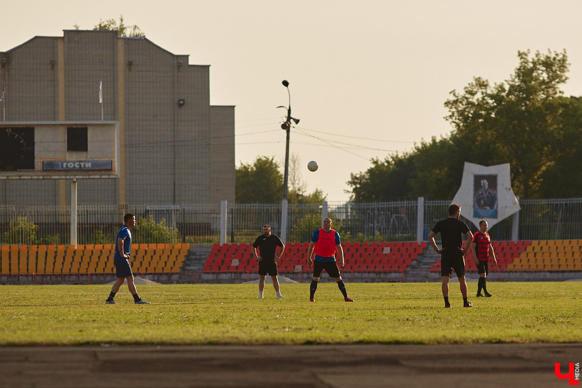 Во Владимире начали обновлять беговые дорожки на стадионе «Лыбедь», а на «Торпедо» закрыли большую арену из-за аварийного состояния трибун. В то же время архитекторы показали рендеры будущего Центра спортивной борьбы на Суздальском проспекте. Если вы ведете здоровый образ жизни, вам наверняка интересно узнать обо всем подробнее.