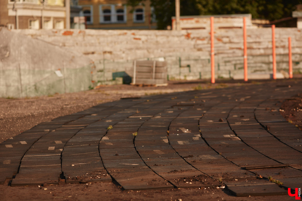 Во Владимире начали обновлять беговые дорожки на стадионе «Лыбедь», а на «Торпедо» закрыли большую арену из-за аварийного состояния трибун. В то же время архитекторы показали рендеры будущего Центра спортивной борьбы на Суздальском проспекте. Если вы ведете здоровый образ жизни, вам наверняка интересно узнать обо всем подробнее.