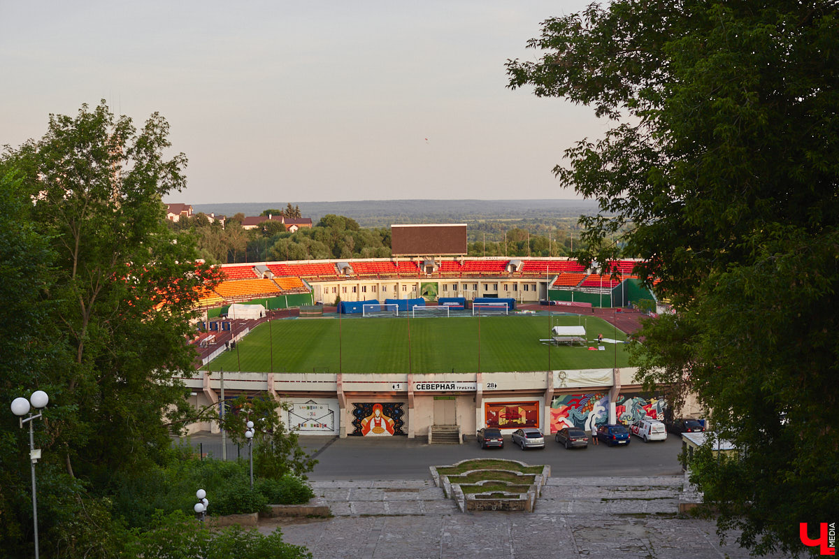 Во Владимире начали обновлять беговые дорожки на стадионе «Лыбедь», а на «Торпедо» закрыли большую арену из-за аварийного состояния трибун. В то же время архитекторы показали рендеры будущего Центра спортивной борьбы на Суздальском проспекте. Если вы ведете здоровый образ жизни, вам наверняка интересно узнать обо всем подробнее.