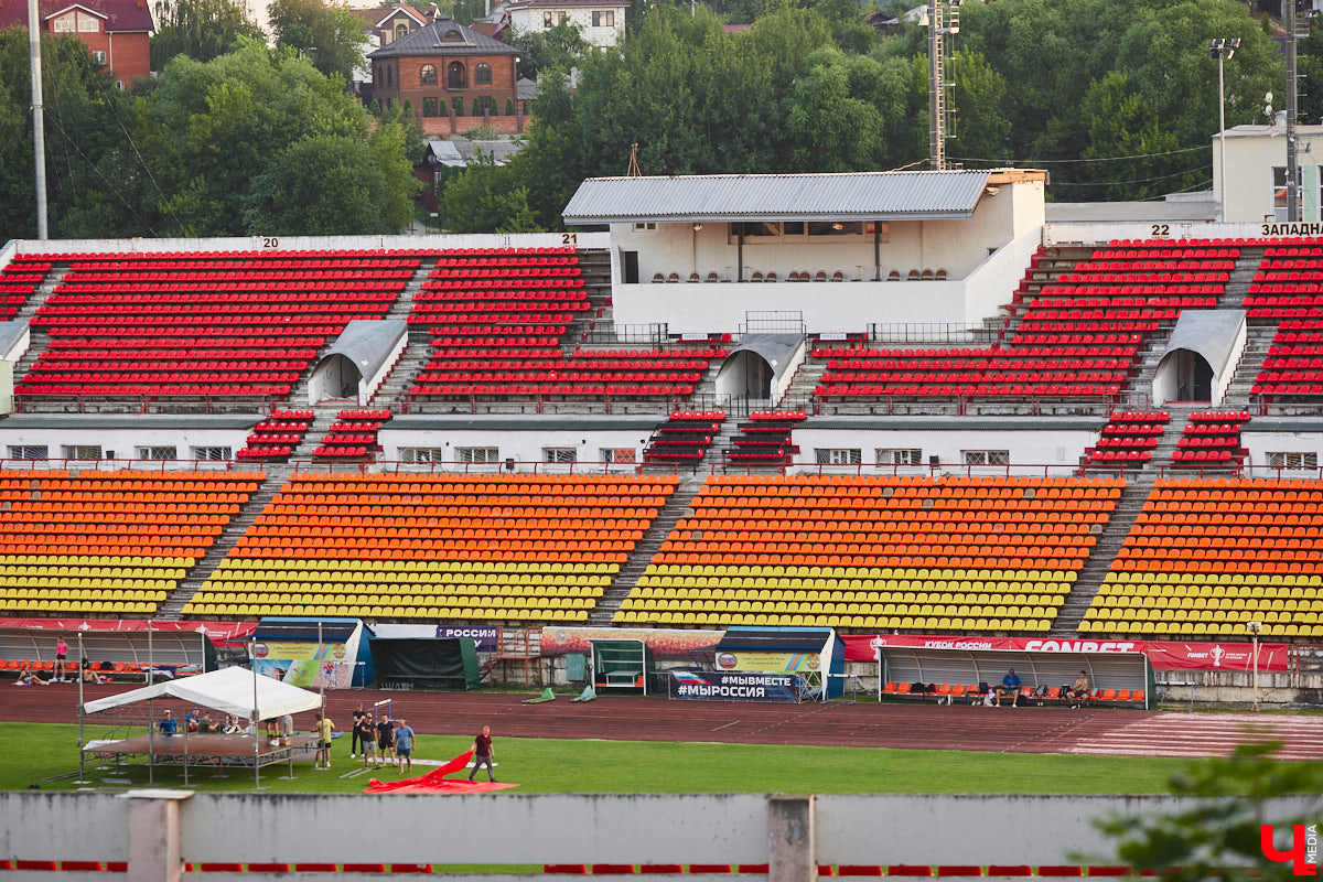 Во Владимире начали обновлять беговые дорожки на стадионе «Лыбедь», а на «Торпедо» закрыли большую арену из-за аварийного состояния трибун. В то же время архитекторы показали рендеры будущего Центра спортивной борьбы на Суздальском проспекте. Если вы ведете здоровый образ жизни, вам наверняка интересно узнать обо всем подробнее.