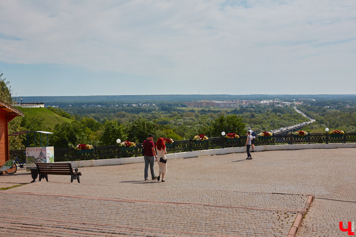 Когда мы слышим выражение «культурная столица», в воображении, несомненно, всплывают величественные дворцы и каналы Санкт-Петербурга. Однако теперь за это гордое звание сможет побороться практически любой город России, в том числе и Владимир. Уже сейчас столица 33-го региона лидирует в голосовании!