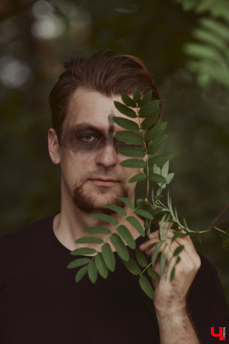 Лидер владимирской фолк-рок-команды «Агидель» Сергей напоминает стойкого оловянного солдатика: солистки могут уходить одна за другой, остальные музыканты — меняться чуть ли не на 90 процентов, но команда упорно продолжает свой путь. В процессе одаривая нас такими интересными работами, как новый альбом «Косами с гор. Сказание первое»