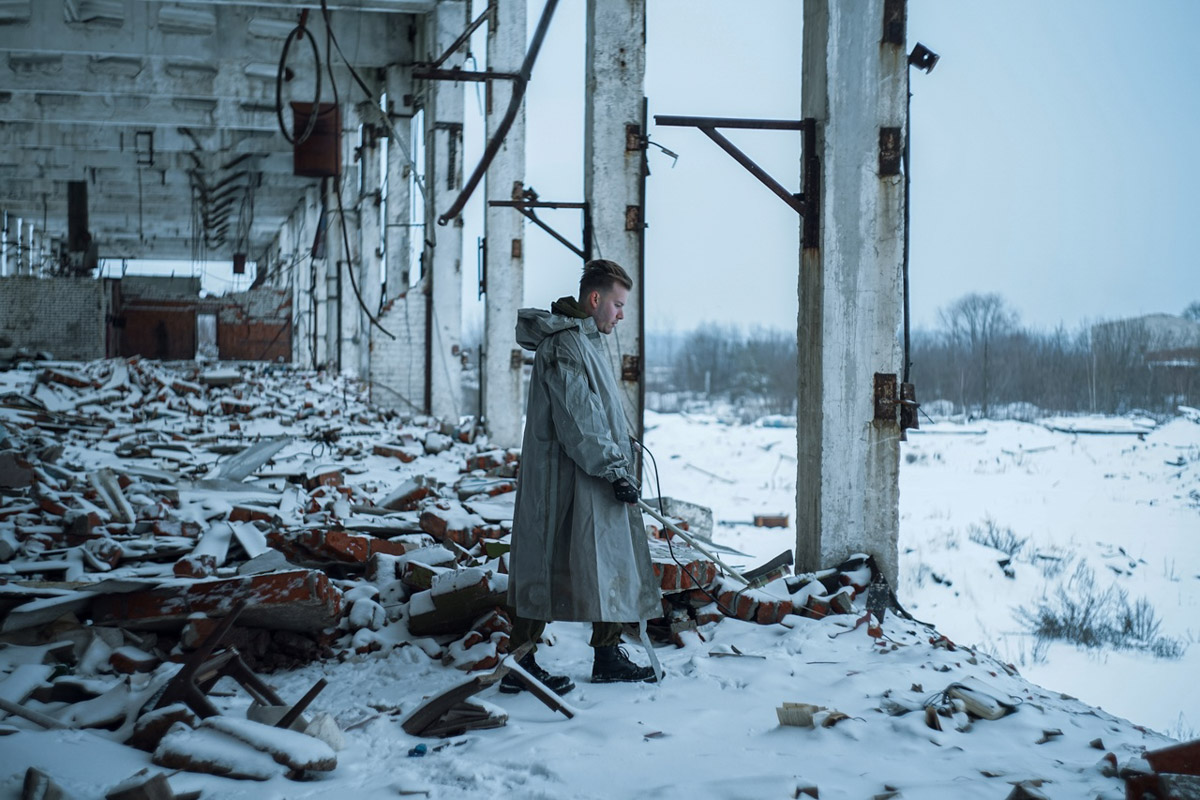 У заброшенных локаций есть особенный вайб, не зря они так манят индустриальных туристов. Но не только их. Фотографы тоже находят там ресурс, в их случае творческий. У Лилии Бариновой уже собралась целая коллекция сюжетных съемок на потерянных во времени клочках земли 33-го региона. Чего только нет! Предлагаем взглянуть.