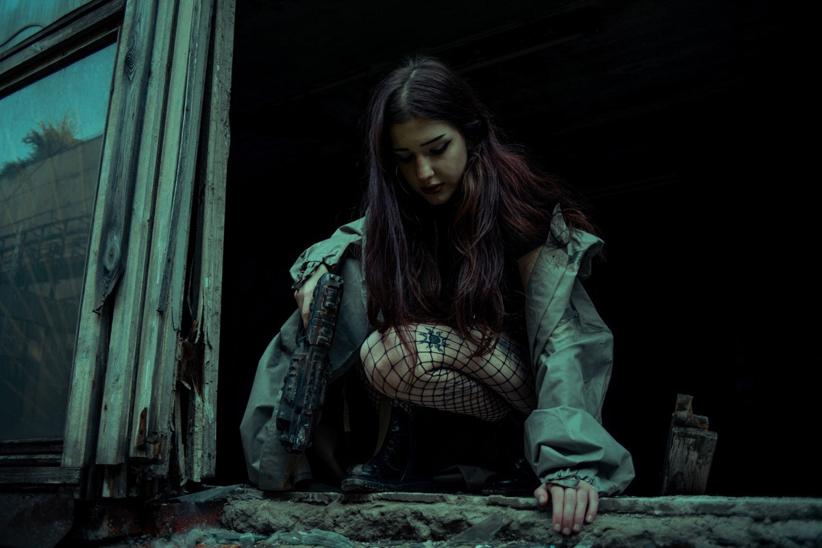 У заброшенных локаций есть особенный вайб, не зря они так манят индустриальных туристов. Но не только их. Фотографы тоже находят там ресурс, в их случае творческий. У Лилии Бариновой уже собралась целая коллекция сюжетных съемок на потерянных во времени клочках земли 33-го региона. Чего только нет! Предлагаем взглянуть.