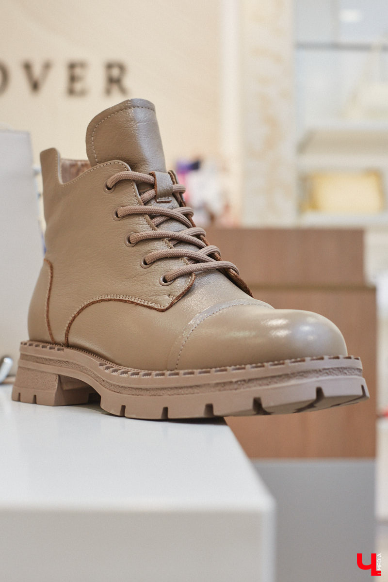 Ребрендинг салона обуви INARIO в ТЦ «Мегаторг» обещает нам массу интересного, начиная со своего превращения в CVCOVER и обновления ассортиментной матрицы, заканчивая изменениями в интерьере. Рассказываем, чего ждать посетителям и что они уже могут увидеть воочию.