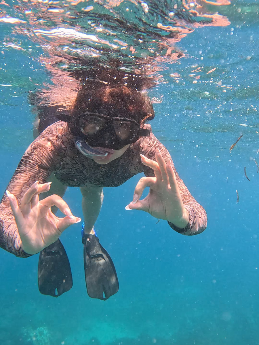 Для свадебного путешествия можно найти массу романтических направлений, но Надежда Тихомирова и ее супруг рванули на Занзибар, где сняли бунгало в местной деревушке. Стоит ли говорить, что отдых пары был насквозь пропитан впечатлениями, которые они любезно разделили с «Ключ-Медиа».