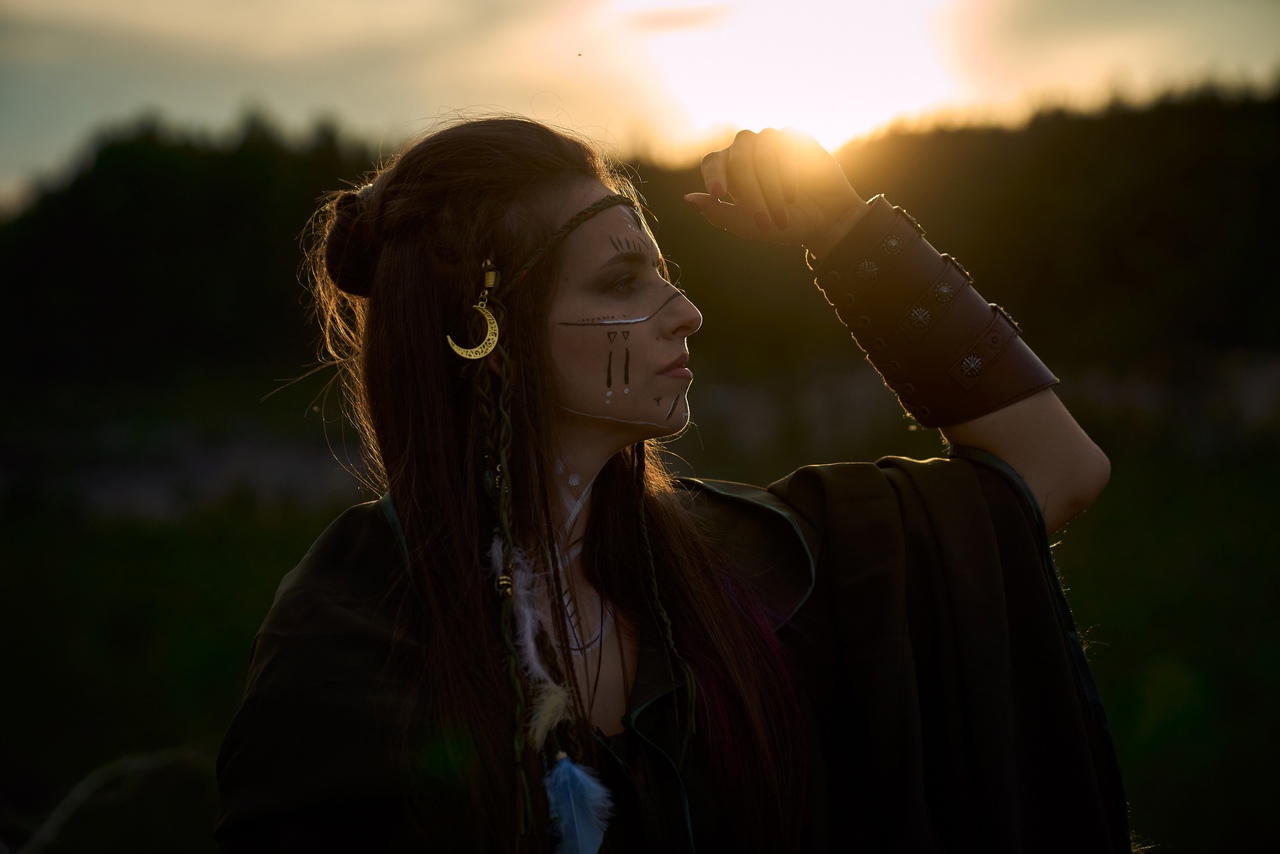 Если вам показалось, что вы видели на Дюкинских карьерах загадочных девушек, напоминающих героинь книг и сериалов о викингах и эльфах, вам не показалось. Это место стало идеальной локацией для нового проекта владимирского фотоклуба Portreto. Он получил название «Викинги и Магия». Оцените всю красоту в нашем новом материале.