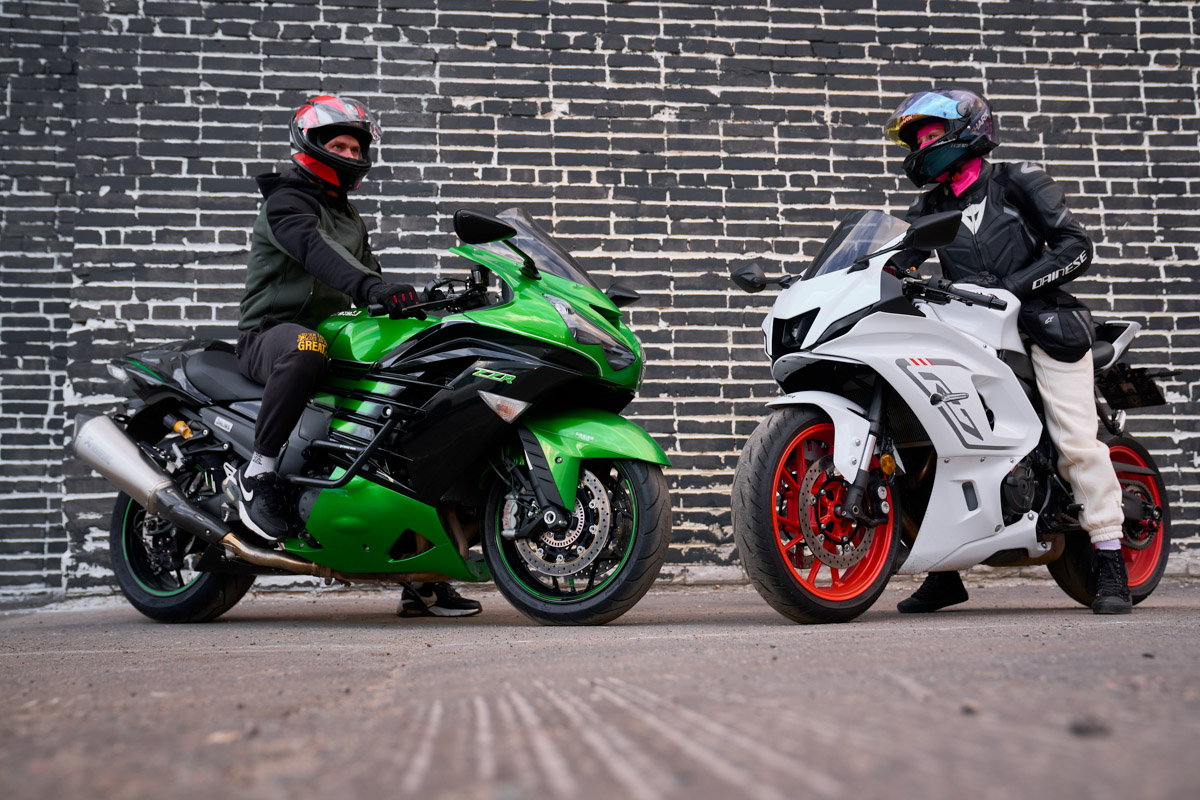 Здорово, когда пара имеет общее увлечение. Например, Адэлина и Александр Капрановы любят мотоциклы. Владимирская пара частенько рычит моторами на местных дорогах. Делают это ребята на японских красавцах Yamaha и Kawasaki, которых они и продемонстрировали «Ключ-Медиа».