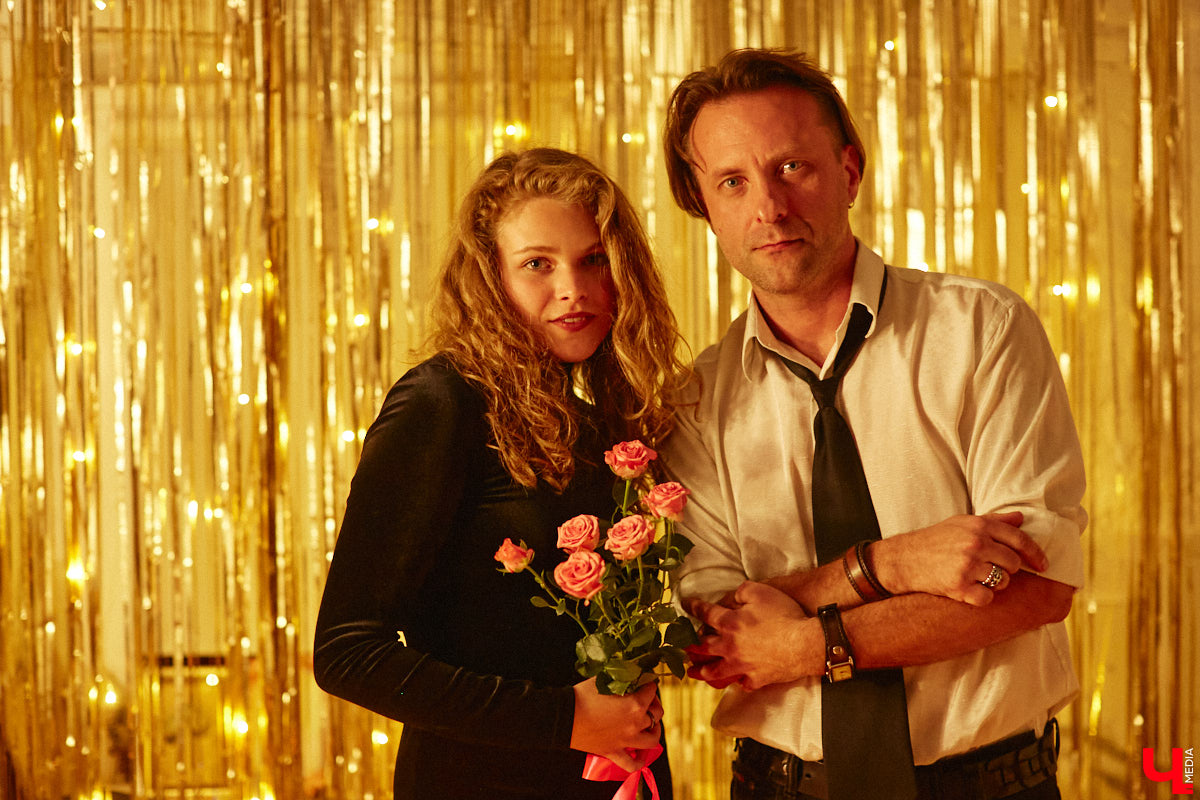 В конце сентября владимирский инди-дуэт Imago представил свой первый альбом «Шампанское в мороз». В названии бурлят эмоции. Кажется, что за ним скрывается нежная история о любви от девочек и для девочек, но на деле не совсем так. Ведь основатель и композитор проекта – рокер со стажем