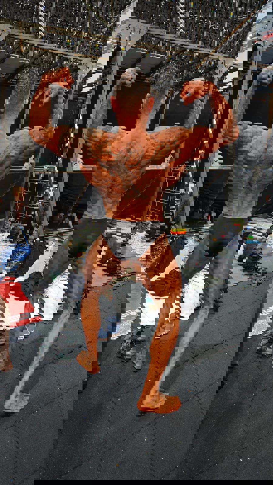 Бодибилдер из Владимира Вадим Легарев занял первое место в номинации «Мастера» на турнире в турецком Измире. Перед выходом на подиум спортсмену пришлось серьезно поработать над весом, но со всеми испытаниями он справился. В итоге спортсмен привез домой очередную медаль.