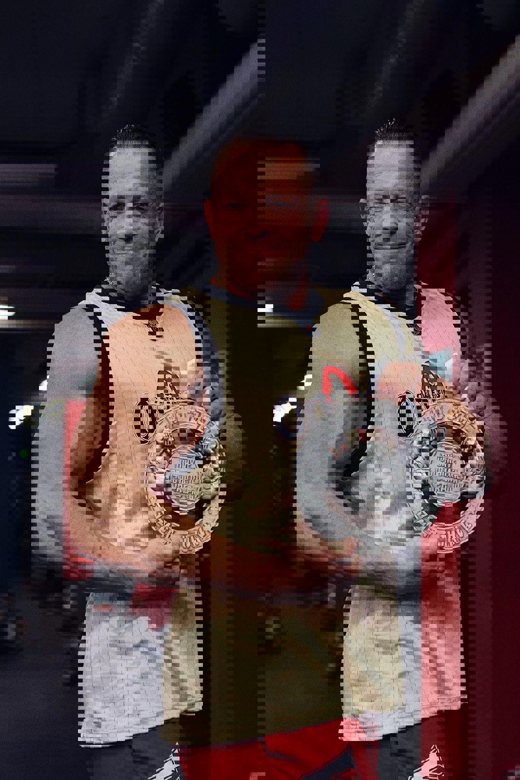 Бодибилдер из Владимира Вадим Легарев занял первое место в номинации «Мастера» на турнире в турецком Измире. Перед выходом на подиум спортсмену пришлось серьезно поработать над весом, но со всеми испытаниями он справился. В итоге спортсмен привез домой очередную медаль.