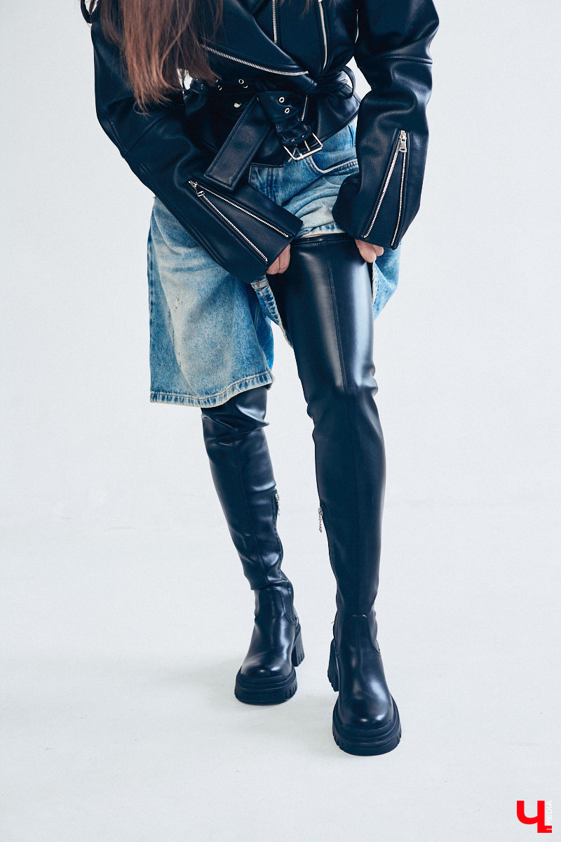 Свои таланты лучше не скрывать, а активно ими пользоваться. Как только жительница Коврова начала делиться своими модными образами в социальных сетях, то сразу получила в ответ множество положительных откликов. Заинтересовалось ее видением стиля и наше издание, а потому Анастасия Макарова продемонстрировала сразу четыре своих любимых аутфита на разные случаи жизни.