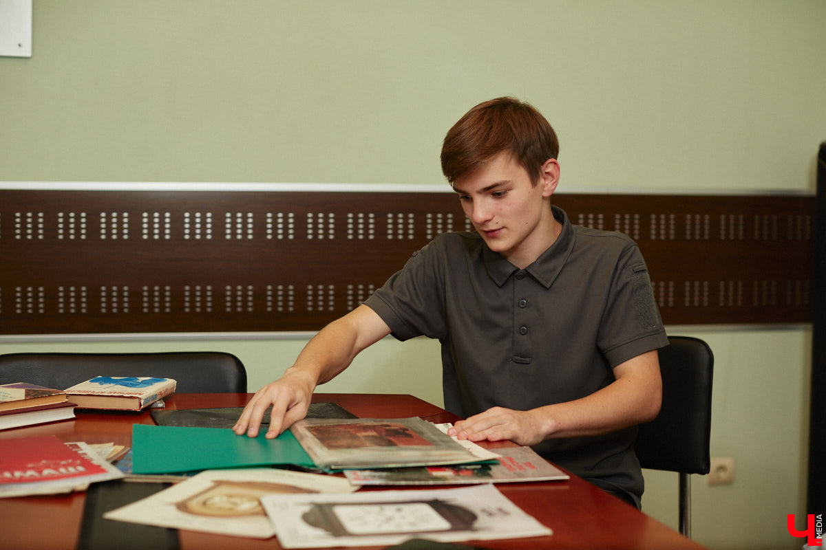 Пока одни смотрят в будущее, другим интересны времена давно минувшие. Например, Дмитрия Нечаева увлекают данные о прошлом владимирской промышленности. Он даже собрал архив, ставший капсулой времени, и позволил заглянуть в нее нашему изданию. Чего там только нет!