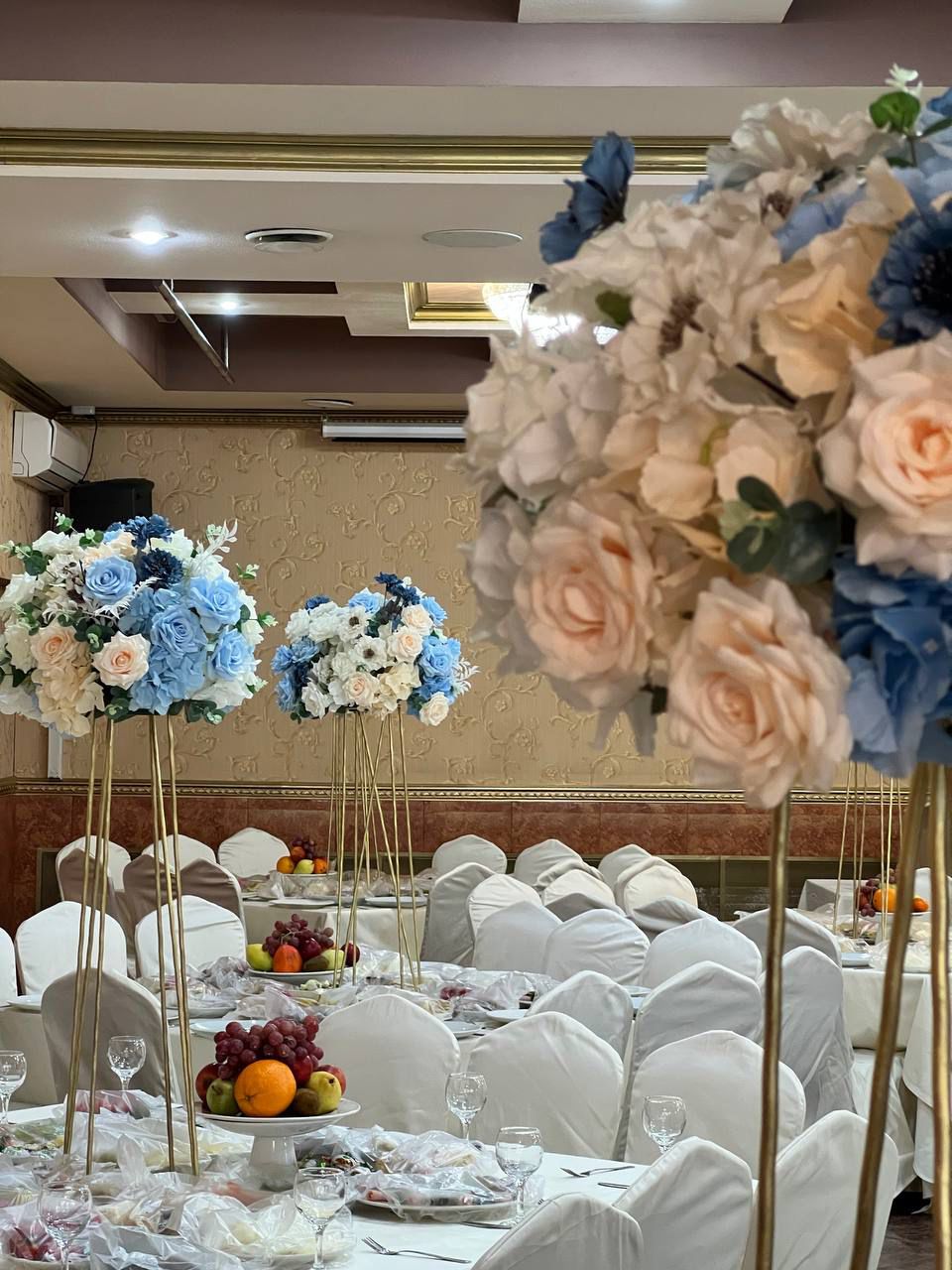 Сусанна Аванесян, основатель студии цветов и декора праздника, рассказала «Ключ-Медиа» об особенностях бизнеса с акцентом, моде на букеты и воздушные шары. Также она поведала о неписаных правилах вручения подарков и детских торжествах, определяющих судьбу ребенка.