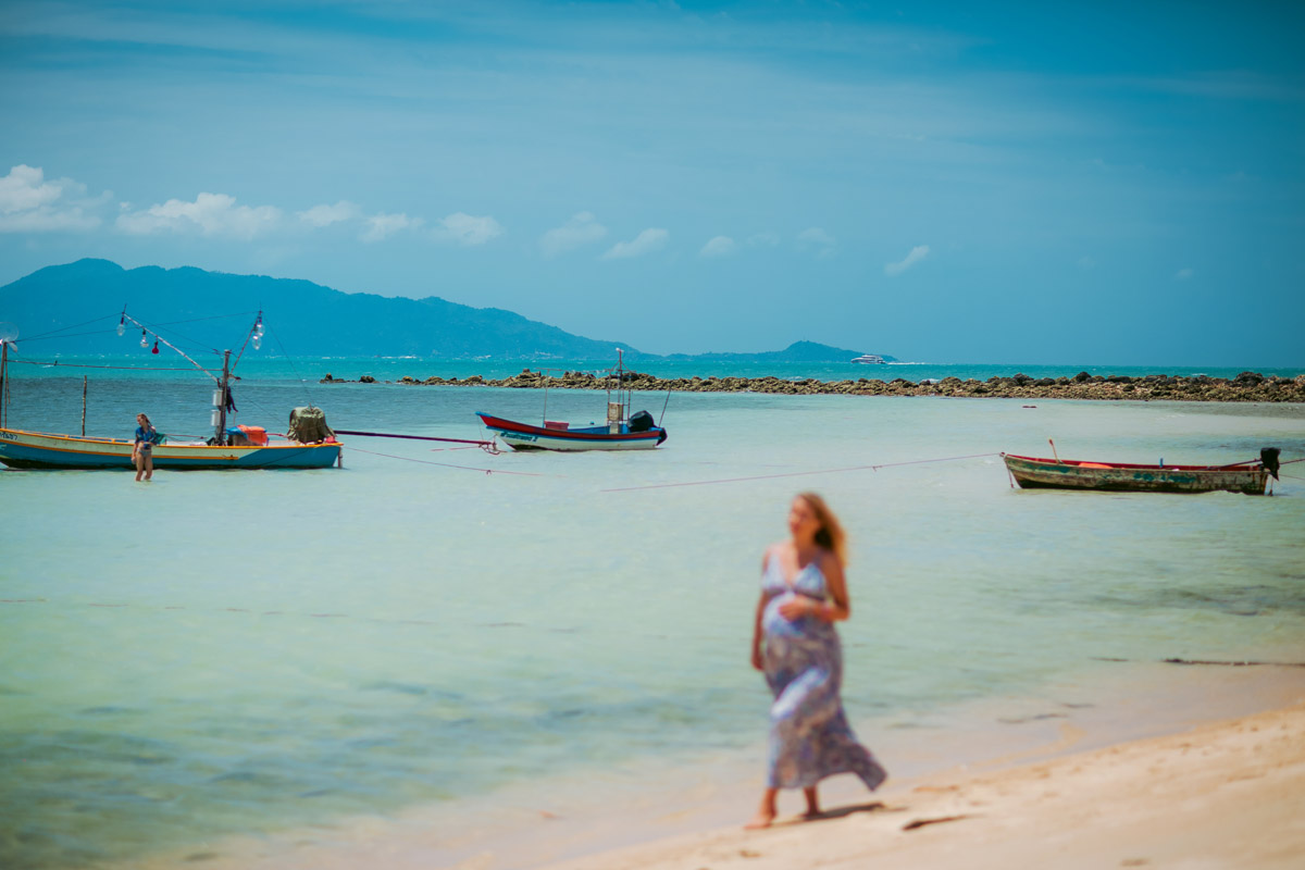 Водопады, белоснежные пляжи, жаркое солнце и фрукты круглый год – для одной владимирской семьи это не прелести короткого отпуска, а будни, повседневность. Мария Сидорова с супругом и детьми уже два года живет в резорте на острове Самуи. Сейчас она растит малыша, который появился там же. О райском уголке в Таиланде мамочка в красках рассказала нашему изданию