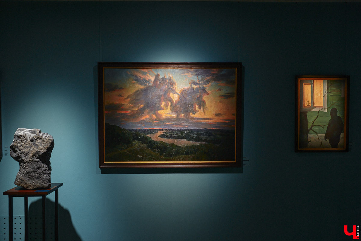 «Галерея 4-6» открылась во Владимире этой весной и уже претендует на звание самого стильного культурного пространства в городе. Не без оснований. Ее история началась с яркого «диалога» двух потрясающих творцов — Бориса Французова и Петра Дика. И вот буквально на днях диалог продолжился, но уже среди представителей другого поколения. Художник Вадим Левахин и скульптор Виталий Цагареишвили, автор тех самых суздальчат, представили выставку «Горизонт».